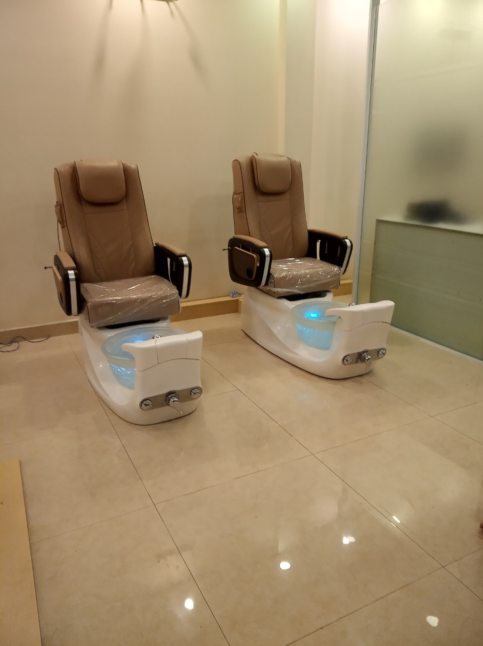 BI-QUYET-CHON-MUA-GHE-NAIL-SPA-VOI-GIA-RE